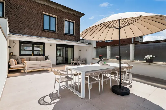 Huis te koop in Merksem – 1/10