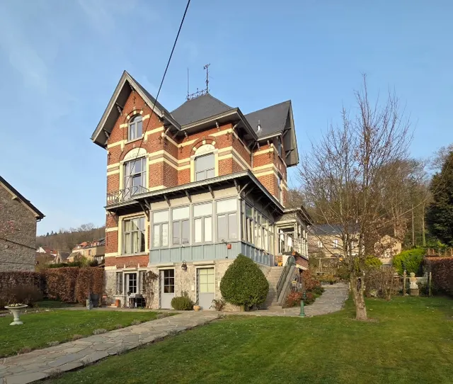 Villa te koop in Yvoir – 1/10