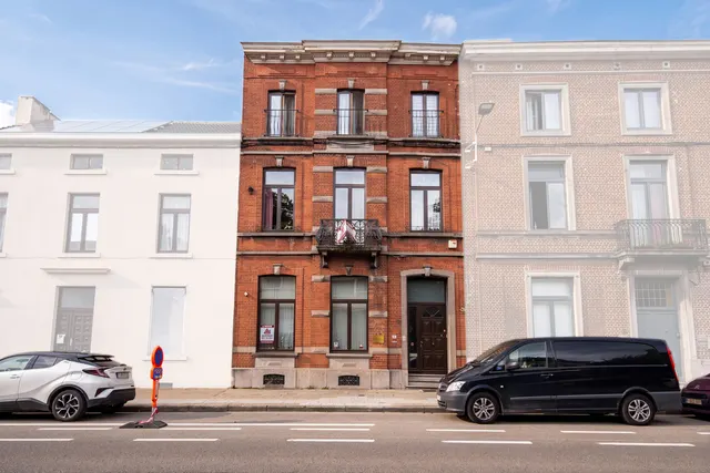 Maison de maître te koop in Marchienne-au-Pont – 1/9