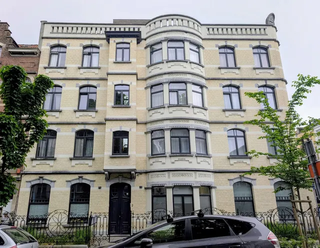 Appartement te koop in Jette – 1/10