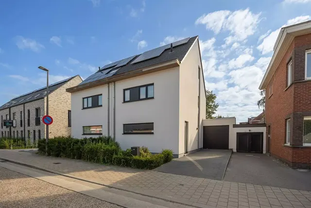 Huis te koop in Ekeren – 1/10