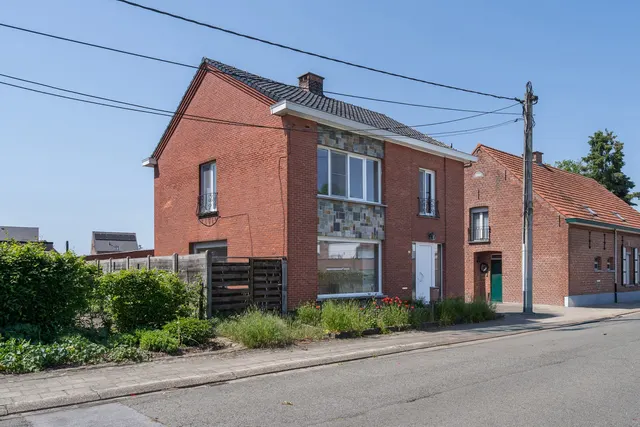 Huis te koop in Loenhout – 1/3