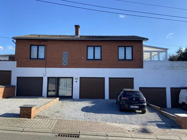 Huis te koop in Gilly – 1/10
