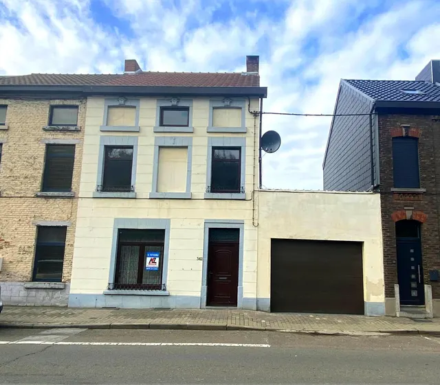 Huis te koop in Charleroi Couillet – 1/10