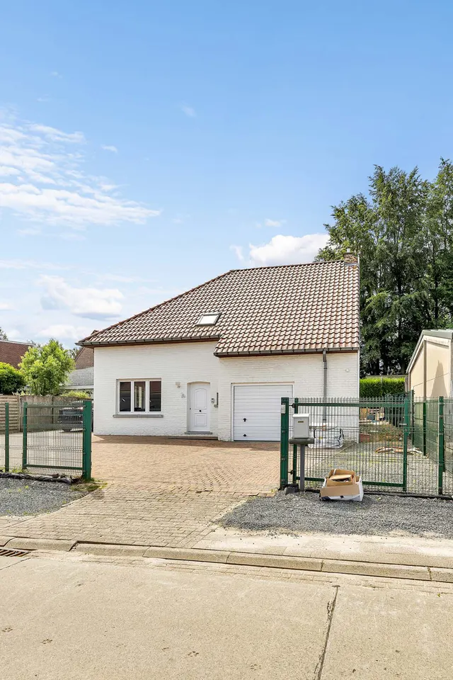 House for sale in Denderleeuw – 1/10