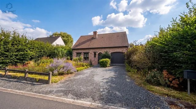 Huis te koop in Overboelare – 1/10