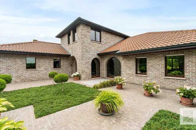 Villa te koop in Roeselare – 1/10
