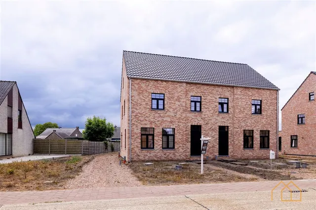 Huis te koop in Veerle – 1/10