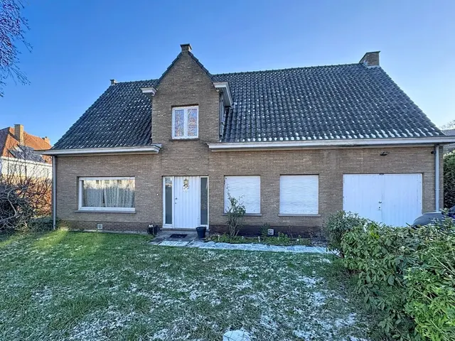 Villa te koop in Assebroek – 1/10