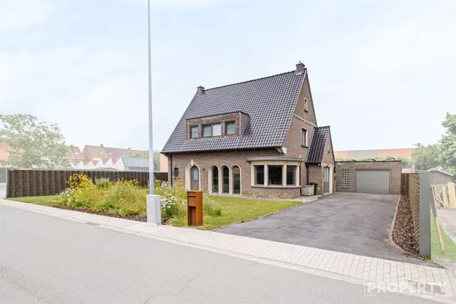 Villa à vendre à Deerlijk – 1/10