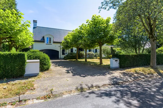 Villa à vendre à 's Gravenwezel – 1/10
