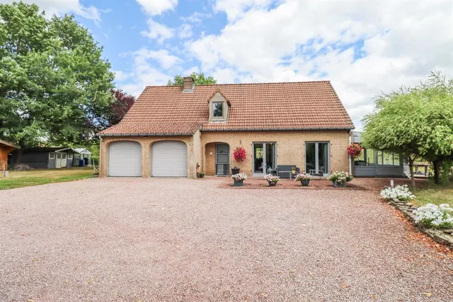 Villa à vendre à Denée – 1/10