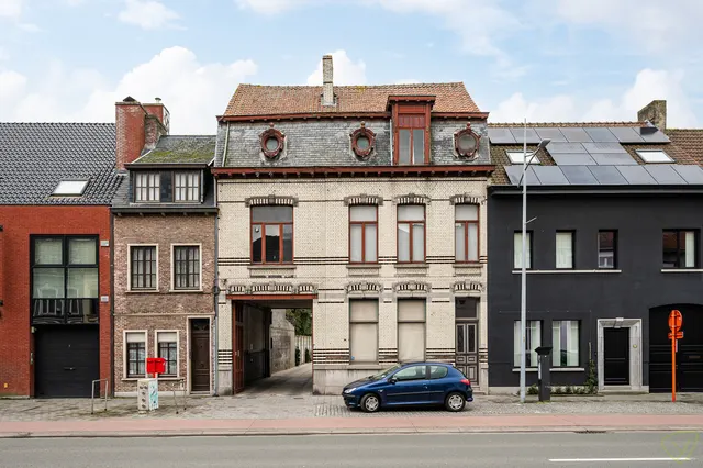 Herenhuis te koop in Eeklo – 1/10