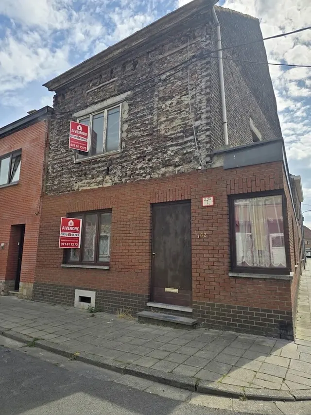 Huis te koop in Gilly – 1/10
