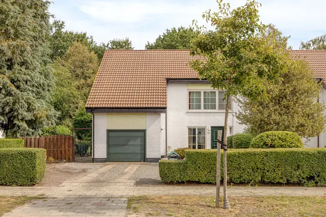 Huis à vendre à Brasschaat – 1/10