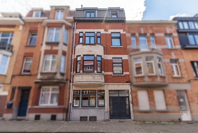 Huis te koop in Etterbeek – 1/10