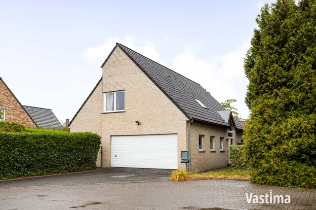 Huis te koop in Nieuwerkerken – 1/10
