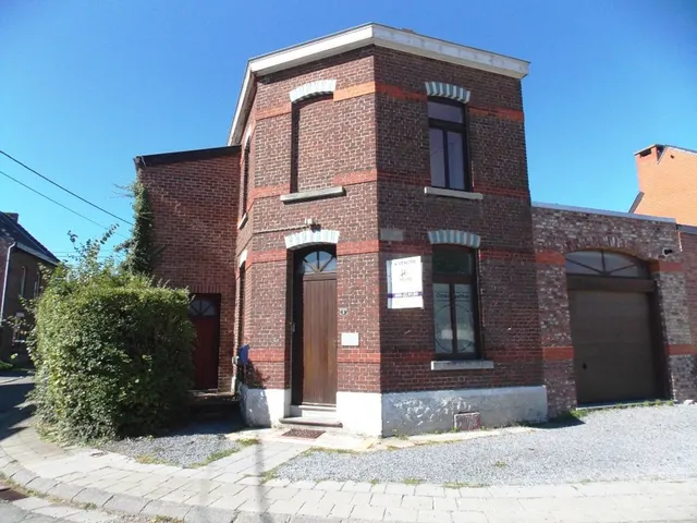 Huis te koop in Maisieres – 1/10