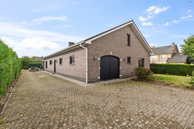 Bungalow te koop in Moerbeke – 1/10