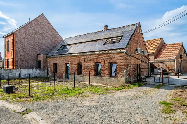 Huis te koop in Isières – 1/10