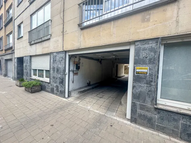 Gesloten Garagebox te koop in Koekelberg – 1/4