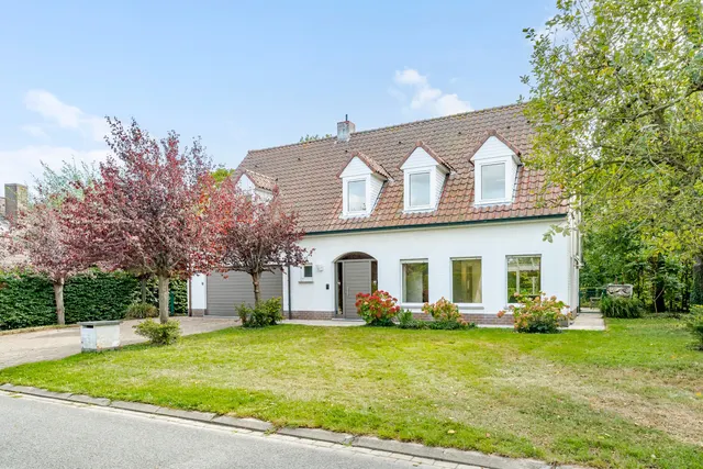 Villa te koop in Deerlijk – 1/10