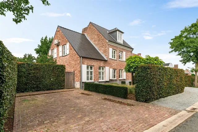 Huis te koop in Hoogstraten – 1/10