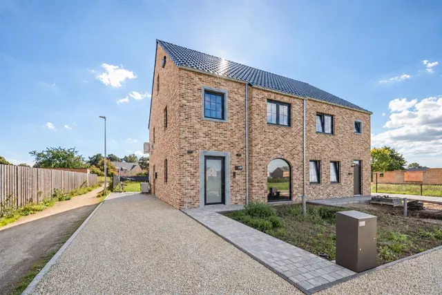 Huis te koop in Maaseik – 1/10