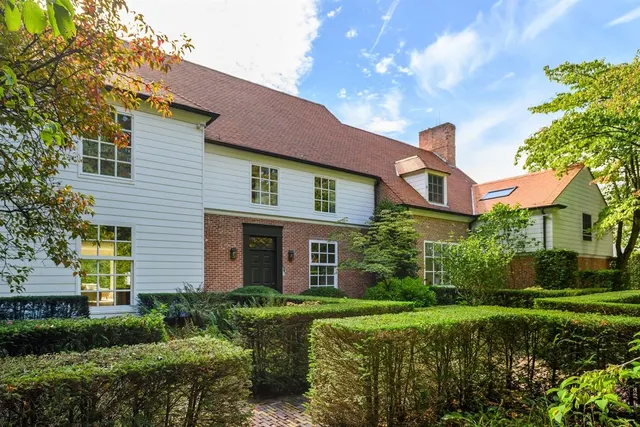 Huis te koop in Brasschaat – 1/10