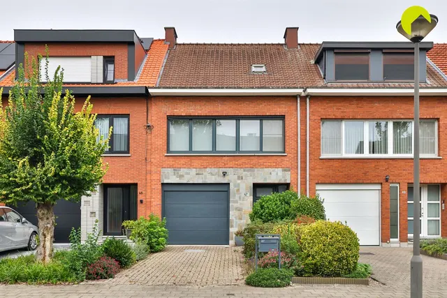 House for sale in Mortsel – 1/10