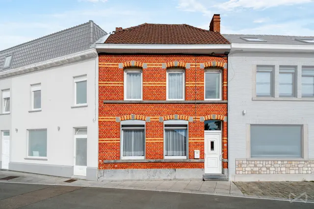 Huis te koop in Isières – 1/10