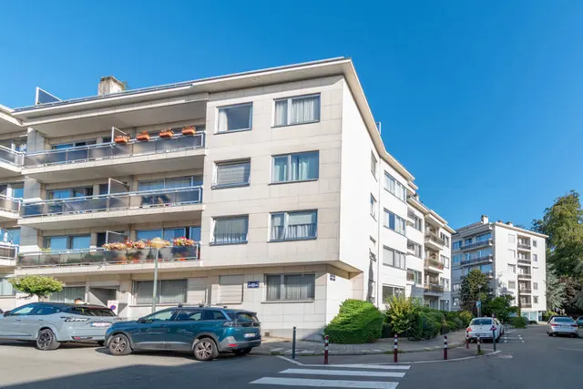 Appartement te koop in Jette – 1/10