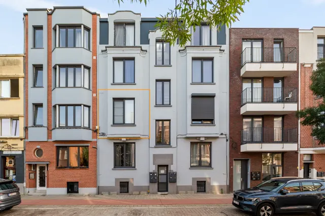 Appartement te koop in Merksem – 1/10