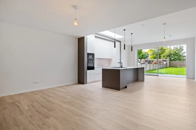 Huis te koop in Hoevenen – 1/10