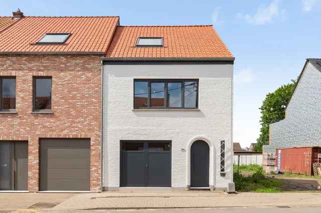 Huis te koop in Hoevenen – 1/10