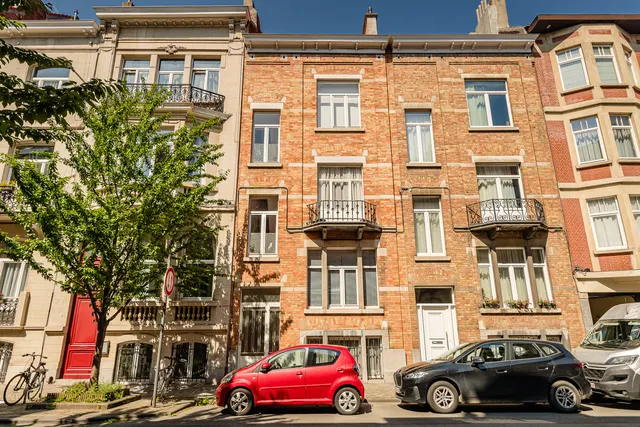Huis te koop in Etterbeek – 1/10