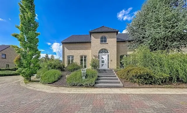 Villa te koop in Strépy-Bracquegnies – 1/10