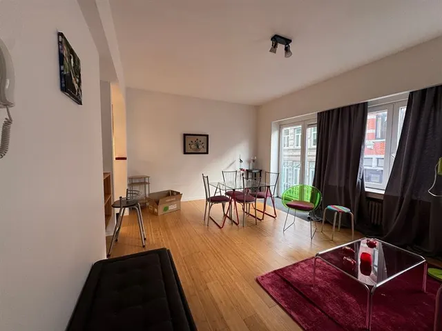Appartement à louer à Saint-Gilles – 1/8