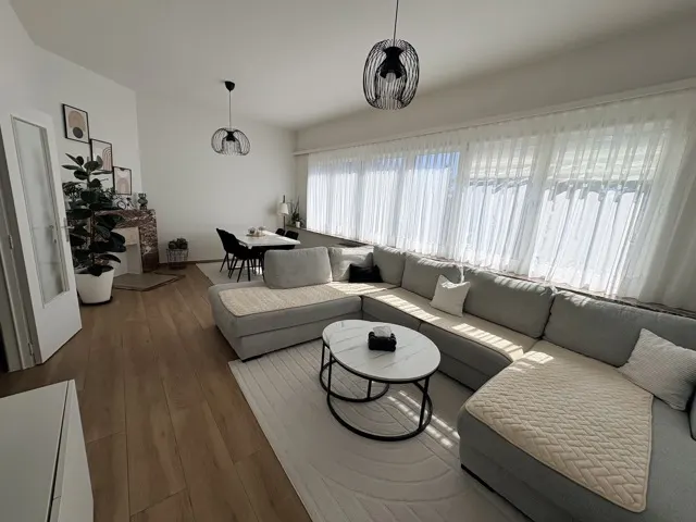 Huis te koop in Molenbeek Saint Jean – 1/10