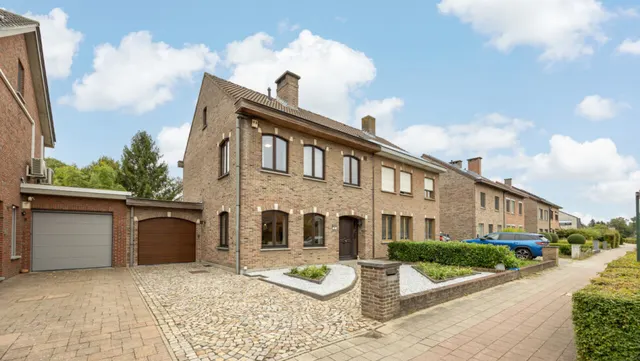 Huis te koop in Wommelgem – 1/10