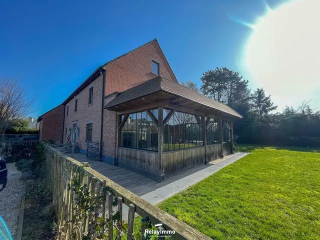 Huis te koop in Escanaffles – 1/10