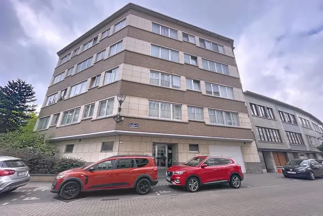 Appartement te koop in Jette – 1/8