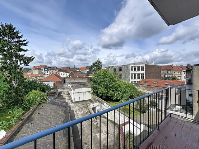 Appartement te koop in Molenbeek Saint Jean – 1/10