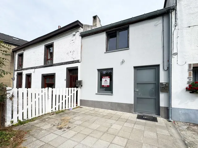 Maison Entièrement Rénovée te huur in Couillet – 1/8