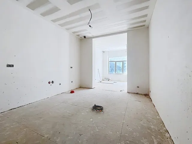 Appartement te koop in Schaerbeek – 1/9