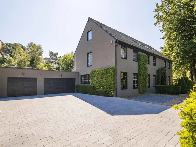 Huis for sale in Brasschaat – 1/10