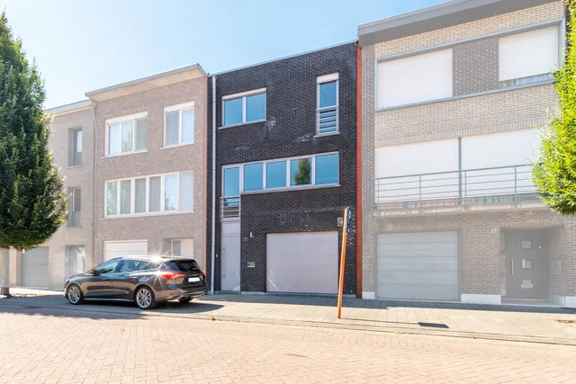 Huis te koop in Hemiksem – 1/10