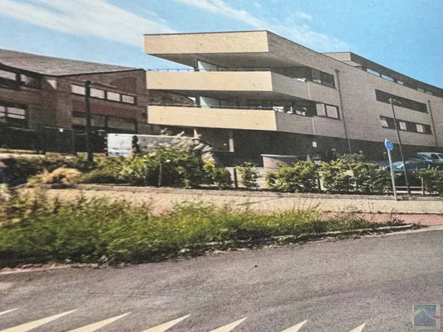 Rez-de-chaussée commercial te huur in Waterloo – 1/10