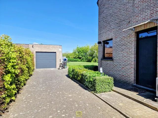 Villa te koop in Nieuwerkerken – 1/10