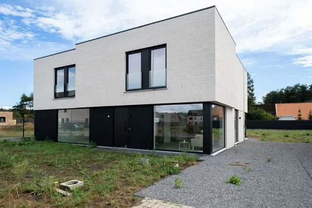 Huis te koop in Veerle – 1/10